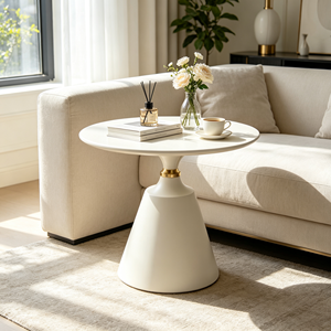 Table d'appoint ronde de luxe en crème blanche, base en forme de sablier avec anneau doré, table de salon, mobilier d'hôtel - Product Image 6