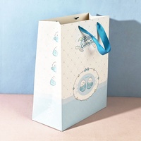 Sacs cadeaux en papier cartonné blanc recyclé de luxe personnalisés avec poignées, impression CMYK
