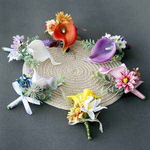 H561 Bouquet Artigianale di Calla in Seta Artificiale, Spilla per Abito, Corsage per Sposa e Sposo, <span class=keywords><strong>Accessori</strong></span> per Feste - Product Image 1