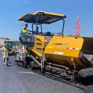 Nouvelle finitionuse <span class=keywords><strong>d</strong></span>'asphalte de 7 m, pelleuse à béton pour routes RP705, moteur, capacité de production de 600 t/h pour la construction routière - Product Image 1