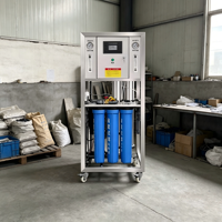 Machine de traitement de l'eau 250LPH 1600GPD, pompe à cadre ouvert en acier inoxydable contrôlée par PLC pour l'eau de process des usines de fabrication