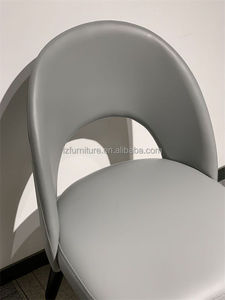 Silla de Comedor Nórdica Moderna de Lujo, Duradera y Cómoda, con Respaldo de Cuero Sintético, Ajustable, Extensible y Personalizable en Color, Muebles para el Hogar - Product Image 4