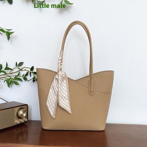 Large-Capacity Women's Casual Tote <strong>Bag</strong> Waterproof Retro Simple Crossbody Design Ins New Shoulder Strap for Commuters Wholesale - Product Image 4