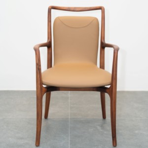 Chaise de salle à manger scandinave moderne avec structure en bois massif et coussin rembourré en cuir pleine fleur, mobilier de salle à manger élégant pour PISANO - Product Image 2