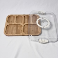 Plateau de service classique en bambou poli multi-usage avec couvercle, séparateurs et poignée – Plateau à fromage, charcuterie et fruits portable