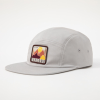 Casquette de camping 5 panneaux en sergé de coton avec logo tissé, calotte souple et sangle réglable, idéale pour les voyages estivaux