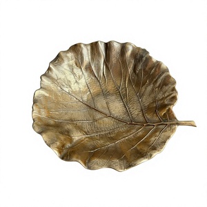 Plateau décoratif en métal en forme de feuille, finition dorée, fait main, plat de service, décoration d'intérieur, centre de table, porte-fruits secs, porte-bijoux - Product Image 4