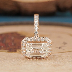 แหวนเพชรเครื่องประดับชั้นสูง ผสานการออกแบบเหนือกาลเวลาและความงามทันสมัยด้วยเพชรคุณภาพสูงที่คัดสรรมาอย่างพิถีพิถัน - Product Image 3