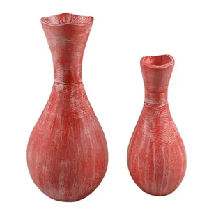 标准设计花瓶，红色和涂漆装饰设计花瓶和最佳质量的实心金属设计