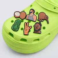 Vente en gros Nouvel arrivage de boucle de lacet en PVC souple Décoration de chaussures breloques accessoires DIY Kits de baskets boucle de lacet en pvc
