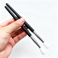 Pinceau de maquillage professionnel en bois à poils en nylon effilés pour estomper le correcteur, les fards à paupières et la poudre, pour les yeux et le visage