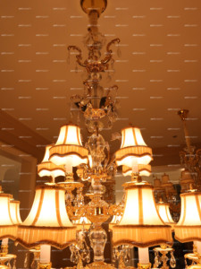 Lampadario Tradizionale Francese in Lega di Zinco Placcato Oro con Cristalli e <span class=keywords><strong>Paralume</strong></span> per Illuminazione a Sospensione nella Hall - Product Image 6