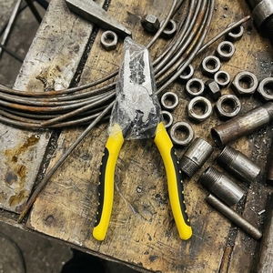 Alicates de Electricista de Alta Resistencia de 8 Pulgadas (190 mm), Cortador de Cables Multifunción y Pelacables para Mantenimiento Eléctrico Doméstico - Product Image 3