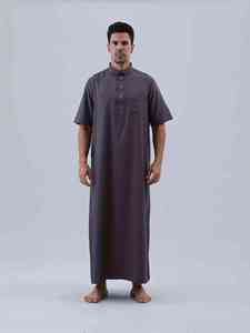 Qamis en coton pour homme, col chemise, manches courtes, longueur ras du sol, couleur unie, respirant, tenue de prière modeste, style Moyen-Orient - Product Image 1