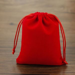 Pochette à bijoux rectangulaire en velours rouge avec logo personnalisé, cordon de serrage, 7x9cm, emballage cadeau portable pour bracelet - Product Image 4