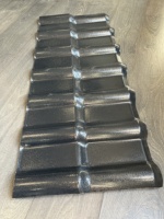 Tuile de toiture en PVC synthétique en résine plastique rouge brique, ondulée, résistante à la chaleur et imperméable, avec revêtement couleur moderne, pour appartements et hôtels