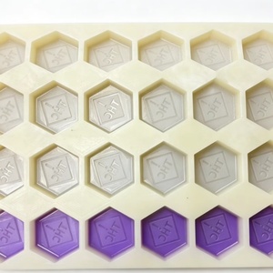 Moules en silicone fonctionnels pour bonbons vitaminés, utilisables dans les machines de dépose ou les plateaux de cuisson industriels pour créer de nouvelles formes. - Product Image 4