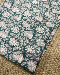 Tela de Algodón Ligera con Estampado Artesanal, Tela India Hecha a Mano con Diseño Floral para Confección de Vestidos para Niñas y Niños, Cortinas - Product Image 3