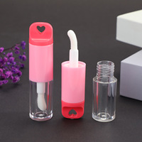 Nouveau style de tube de brillant à lèvres en plastique en forme de cœur avec grande brosse applicatrice, outil de séparation, emballage cosmétique, tube de gloss à lèvres