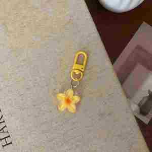 Llavero de flor transparente y colorido, bonito colgante de resina con pétalos, dije para bolso estilo Ins y decoración para auriculares, pedidos personalizados al por mayor - Product Image 6