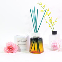 Bouteille diffuseur de parfum de luxe en verre ambré rond de 100 ml et 200 ml avec bâtonnets en rotin, motif floral, avec boîte personnalisée – Vente en gros