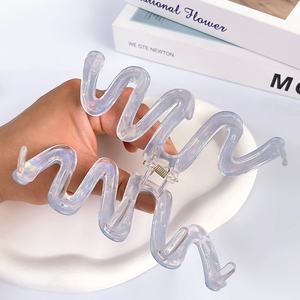 Vente en gros de griffes à cheveux, grandes pinces à cheveux de sirène de 13cm, requin, multi-volumes, pinces à cheveux pour femmes, accessoires de cheveux - Product Image 3