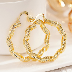 Orecchini a Spirale Multistrato per Donne, Gioielli Punk in Metallo Minimalista, Accessorio Moda per Uso Quotidiano - Product Image 2