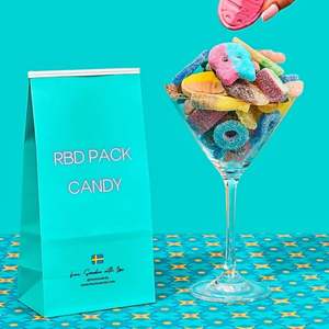 Sacs en papier kraft personnalisés avec logo, fond bleu coloré, pour bonbons et friandises d'enfants, avec lien métallique pour emballage cadeau - Product Image 2