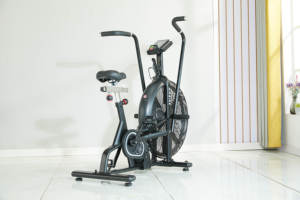 Vélo d'exercice <span class=keywords><strong>Assault</strong></span> Air <span class=keywords><strong>Bike</strong></span>, vélo de spinning, équipement de <span class=keywords><strong>fitness</strong></span> à résistance au vent, fabrication sur mesure, vente en gros d'usine - Product Image 4