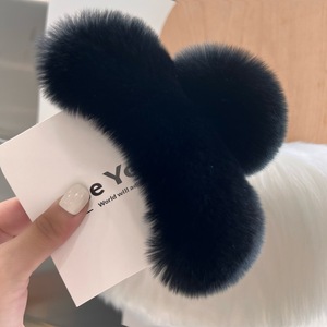 <span class=keywords><strong>Pince</strong></span> à <span class=keywords><strong>cheveux</strong></span> en peluche d'hiver Épingles à <span class=keywords><strong>cheveux</strong></span> élégantes en fourrure de lapin véritable <span class=keywords><strong>Pince</strong></span> à <span class=keywords><strong>cheveux</strong></span> en forme de requin Coiffure pour femmes Filles Accessoires de <span class=keywords><strong>cheveux</strong></span> - Product Image 4