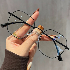 Sweet Wind Caramel Lunettes de myopie en or <span class=keywords><strong>rose</strong></span> Monture en fil d'or multi-faces pour femmes Monture de lunettes anti-bleu - Product Image 3