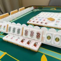Tersedia Grosir Set Mahjong Amerika 4 Lapis Warna Kuning Jahe dengan Ukiran Crane, Termasuk Dadu Gratis dan Kantong Portabel