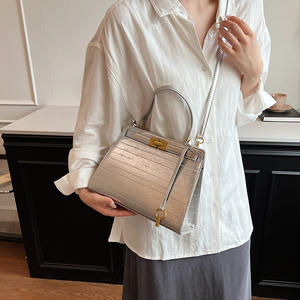 Vente en gros de sacs de mode pour femmes Sacs de voyage pour le shopping Personnalité Couleur Dames Sac bandoulière en cuir à bandoulière - Product Image 6