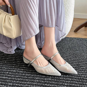 Sandalias de verano: Botines de tacón bajo con abertura frontal y adornos de red brillante, modernos y versátiles para mujer. - Product Image 6