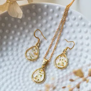 Fashionable tiny handmade teardrop shape dried white flowers and gold flakes resin jewelry set Christmas gift