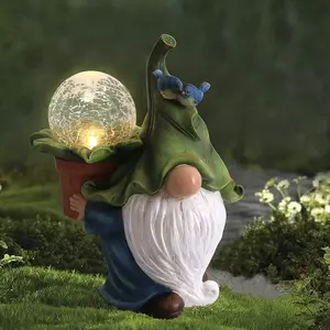 户外装饰品树脂侏儒雕像携带魔法球带太阳能发光二极管灯太阳能侏儒花园雕像
