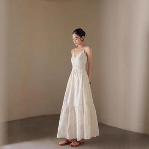 Vestido Maxi Bodycon Blanco para Mujer con Cuello en V y Manga Linterna, Transpirable, Cintura Natural, Estilo Verano, Tallas Grandes, Patrón Geométrico y Abalorios - Product Image 1