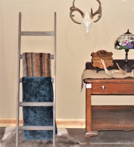 Wall Storage Rack Rustic Farmhouse Wood Decorative Wall Leaning Blanket Ladders Bathroom Storage Shelf Holder Quilt Towel Display Rack