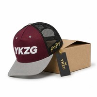 Topi Trucker 5 Panel Warna Oranye Navy Berkualitas Tinggi dengan Patch Balap Custom, Bordir Emas di Samping, Model A-Frame, Jaring, Snapback, Dilengkapi Label Kotak