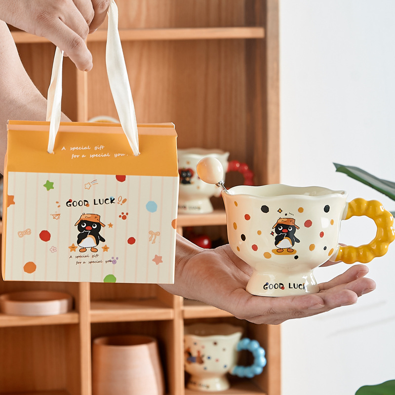 Taza de pingüino amarillo + cuchara [con bolsa de regalo]
