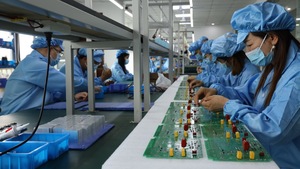 Hoge resolutie 15V 15A programmeerbare wisselstroombron Industrie True-RMS feedback Enkele uitgangsfrequentie 50Hz - Product Image 5