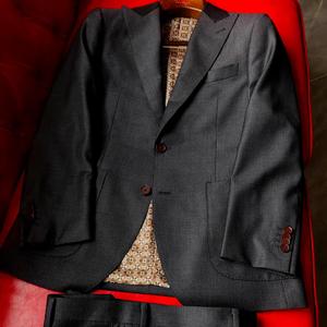 Costume sur mesure gris foncé à carreaux, style italien, simple boutonnage, 2 pièces, en laine VBC, pour homme, idéal pour le bureau ou un mariage - Product Image 5