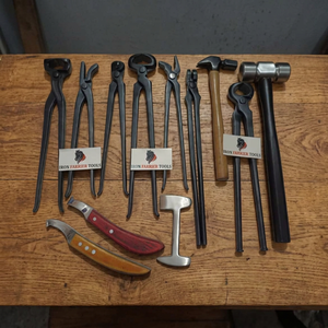 ชุดอุปกรณ์ตีเกือกม้าแบบชิ้นเดียว รุ่น IT-2006 ยี่ห้อ Iron Farrier Tools ผลิตจากโลหะตีขึ้นรูป สำหรับม้า - Product Image 3