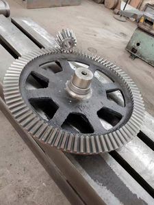 Grande couronne en acier à faible teneur en carbone 20CrMnTi de haute qualité, biseau en spirale et engrenages coniques droits - Product Image 3