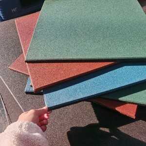 Pavimentazione in Gomma per Palestre e Parchi Giochi all'Aperto, Piastrelle Colorate Personalizzabili ad Alta Densità, Durevoli e Non Tossiche - Product Image 5