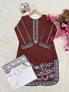 Ensemble Kurti Palazzo en crêpe française traditionnelle à séchage rapide, élégant et tendance, magnifique tenue de soirée indienne pour femmes, idéal pour les mariages - Product Image 3