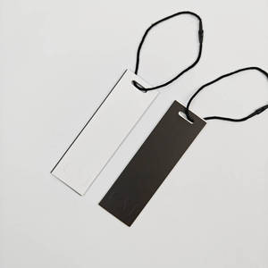 Étiquettes suspendues et étiquettes en papier de luxe personnalisées avec logo en relief, prix d'usine, pour chaussures et vêtements, finition brillante écologique - Product Image 3