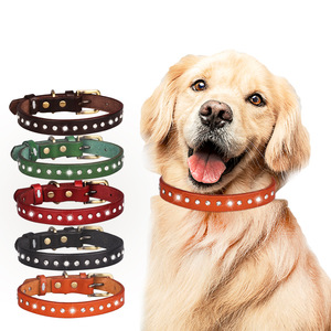 2024 Sangle de cou à pointes doré bouledogue français chiens collier rétro Rivet clouté en cuir solide collier pour animaux de compagnie pour petit moyen grand chien