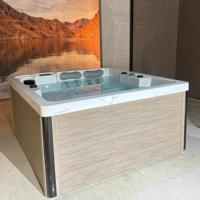 Bain à remous extérieur en acrylique de 1,7 m avec jets de massage air-eau, design traditionnel, sièges de baignoire, autoportant pour villa 1