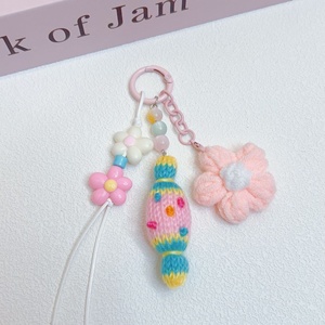 Llavero de punto hecho a mano con diseño de flor y dulce, ideal como adorno para bolso, coche o teléfono móvil para niñas. - Product Image 2